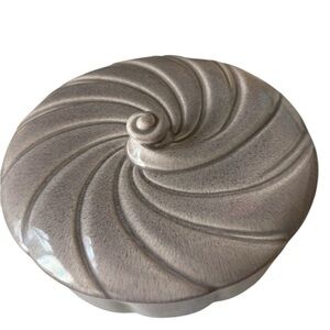 WestCoast Pottery Calif Top Knot Lidded Server Glossy Faintly Speckled 9 in.